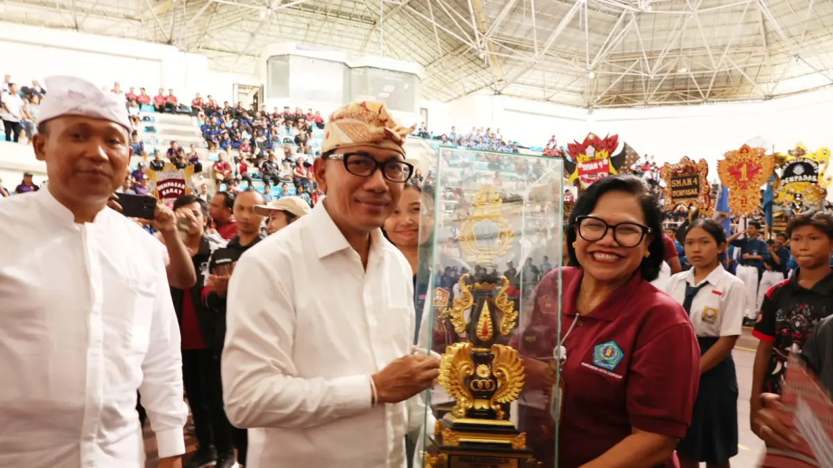 Sekda Kota Denpasar, IGN Eddy Mulya tutup Pekan Olahraga dan Seni Pelajar (Porsenijar) Kota Denpasar tahun 2026 di GOR Lila Buana Denpasar, Kamis (2/4).&nbsp;