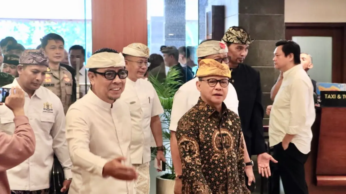 Wakil Walikota Denpasar I Kadek Agus Arya Wibawa, mendampingi Menteri P2MI H. Mukhtarudin, Kamis (2/4) di Hotel Prama Sanur Beach.