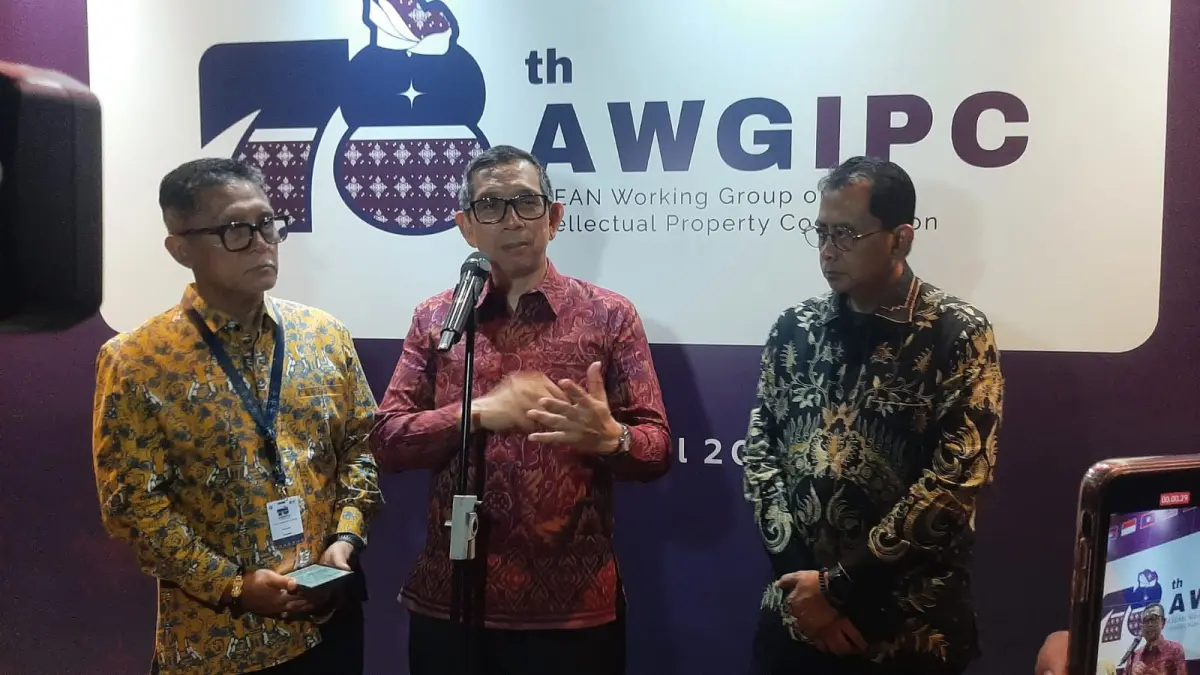 ROYALTI MUSIK: Direktur Jenderal Kekayaan Intelektual Kementerian Hukum RI, Hermansyah Siregar saat wawancara media usai pembukaan pertemuan ke-78 ASEAN Working Group on Intellectual Property Cooperation (AWGIPC) di Legian, Badung, Bali, 6–10 April 2026. (M. RIDWAN/radarbali.id)