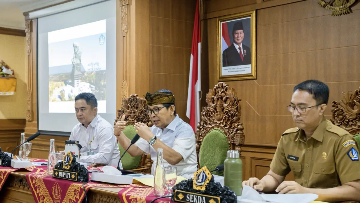 Bupati Wayan Adi Arnawa saat entry meeting BPK atas LKPD Kabupaten Badung TA 2025, di Ruang Pertemuan Kriya Gosana, Puspem Badung, Senin (6/4/2026).