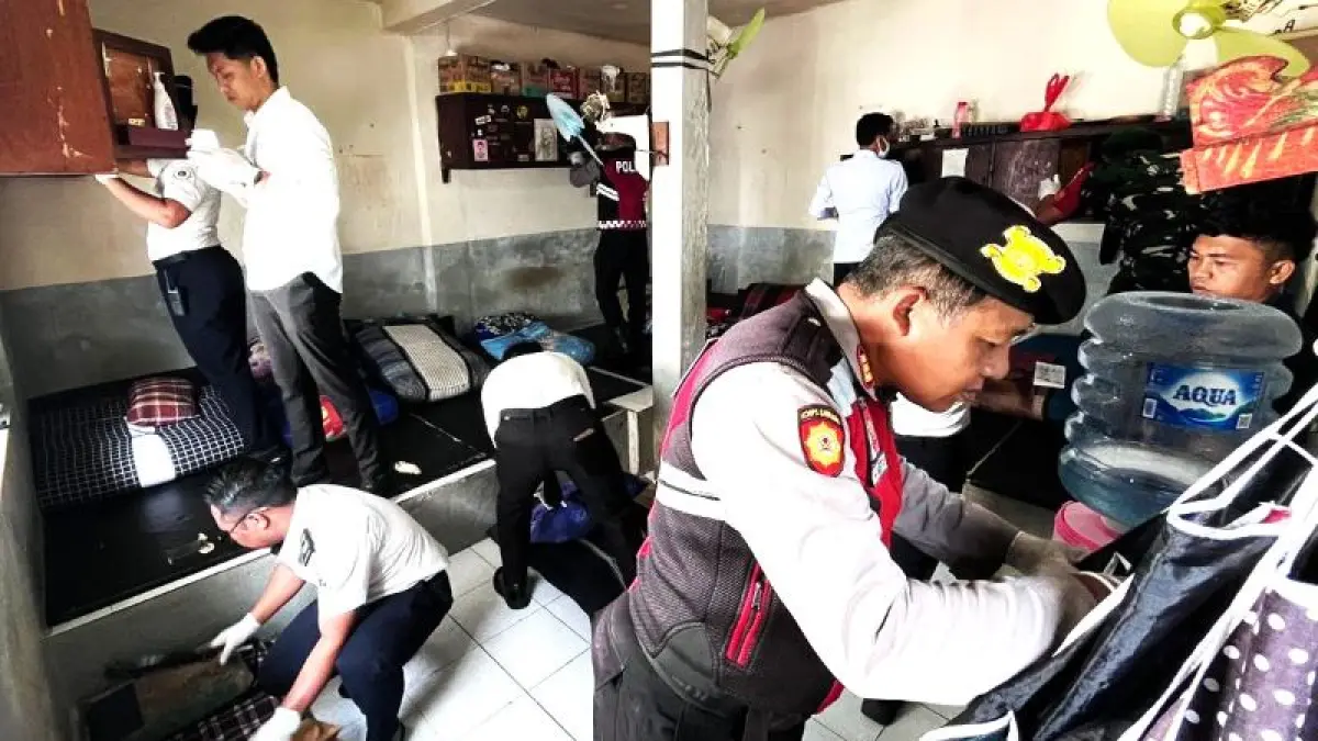GELEDAH LANGSUNG : Tim gabungan melakukan penggeledahan langsung dan tes urin untuk warga binaan di Rutan Kelas IIB Klungkung.(ist)