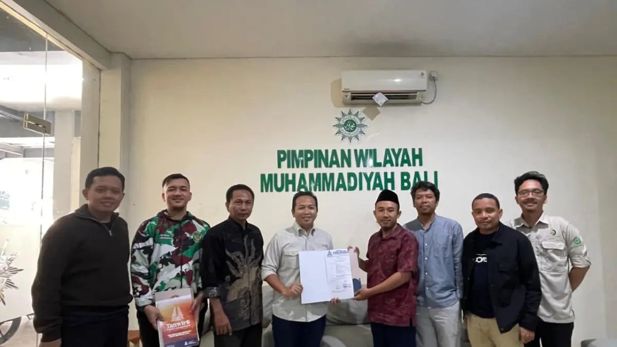 TANWIR: Ketua PWPM Bali, Abdillah Nur Ihsan (tengah berkopyah) saat menerima mandat Bali sebagai tuan rumah Tanwir II Pemuda Muhammadiyah 2026.