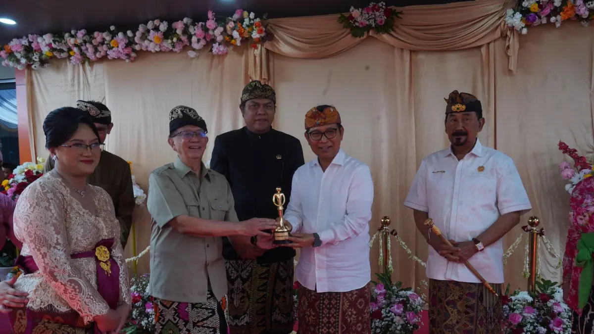 Bupati Wayan Adi Arnawa meresmikan operasional RS. Hermina Badung yang berlokasi di Jalan Raya Lukluk No. 221, Mengwi, Kamis (9/4).