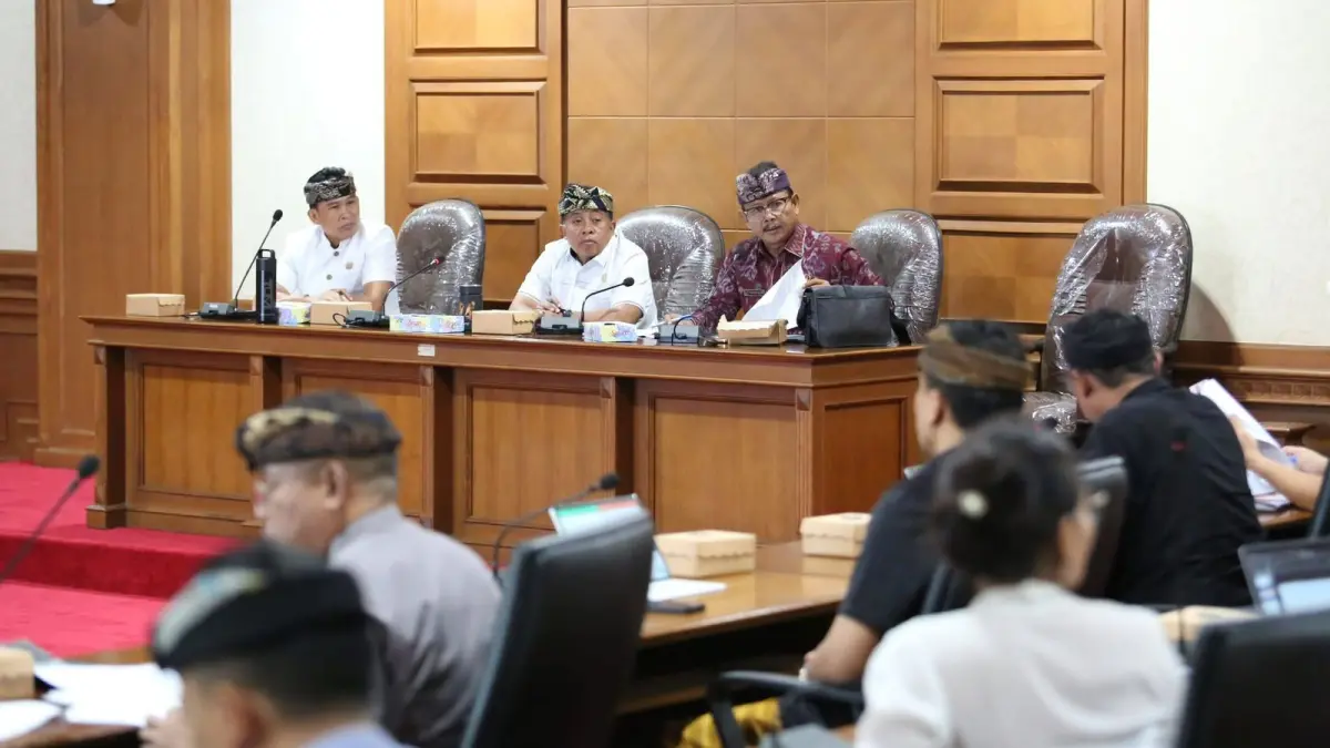 RAKER: Komisi II DPRD Kabupaten Badung menggelar raket membahas LKPJ Bupati Badung Tahun 2025 di Ruang Rapat Gosana III Lantai II Kantor Sekretariat DPRD Kabupaten Badung, Kamis (9/10).&nbsp;