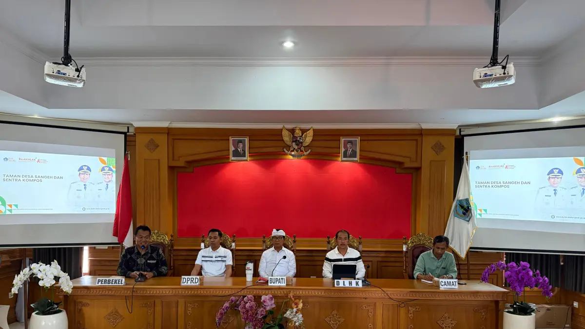 Bupati Badung I Wayan Adi Arnawa, menghadiri Sosialisasi Penataan Taman Desa Sangeh dan Sentra Kompos di Kantor Desa Sangeh, Abiansemal, Sabtu (11/4).