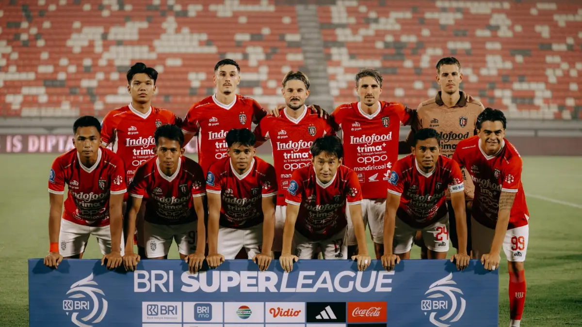 Skuad Bali United saat melawan PSBS Biak. Johnny Jansen berencana menggeser M Rahmat menjadi ujung tombak untuk menembus benteng Persib yang paling sedikit kebobolan musim ini. 