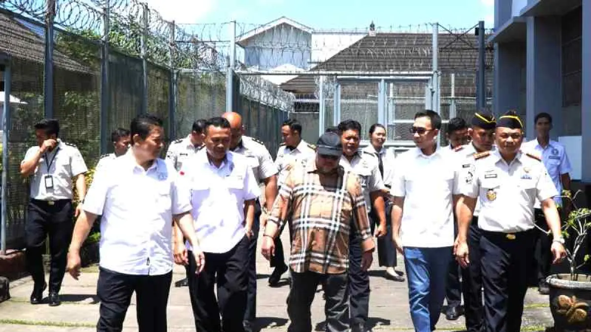 DIKUNJUNGI DPR RI: Kunjungan kerja Anggota Komisi III DPR RI, Habib Aboe Bakar Al-Habsyi, bersama BNNP Bali dan Dirjen Pas. (foto: Lapas Narkotika Kelas IIA Bangli)