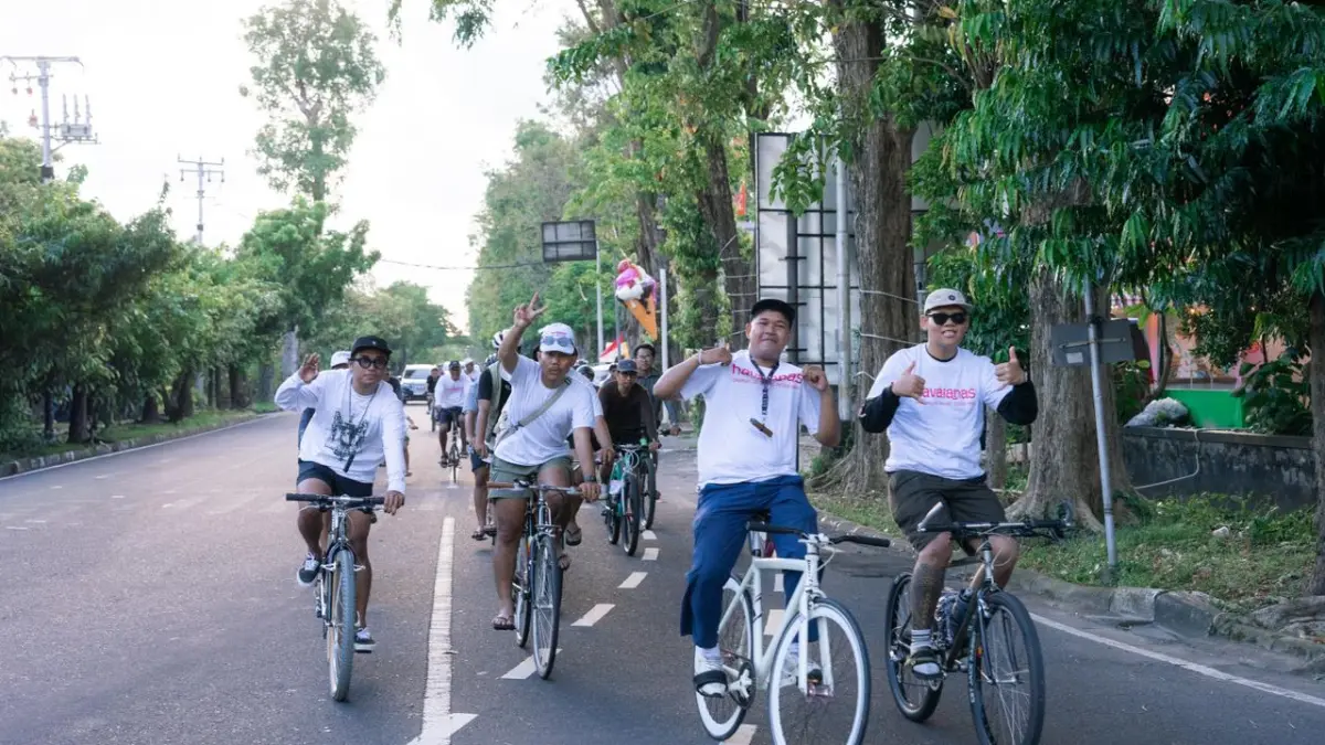 DISAMBUT POSITIF: Solemate PM Club dibuka dengan fun bike bersama komunitas Pedals for Fun yang diikuti lebih dari 50 peserta.&nbsp;