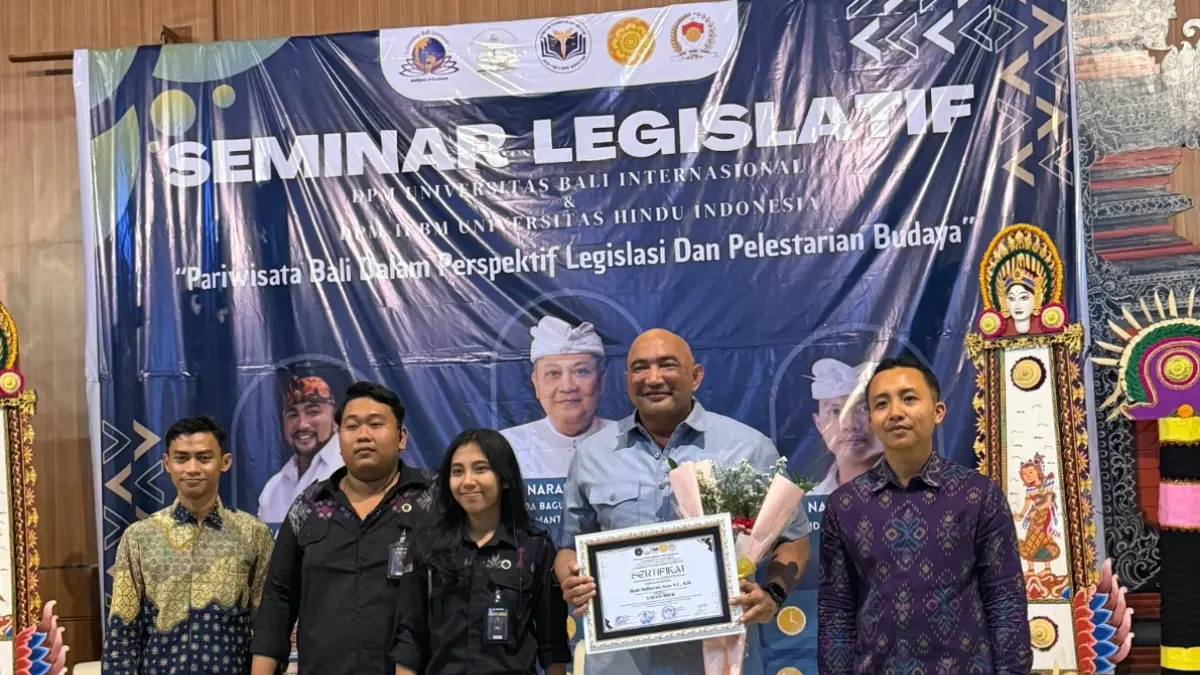 METAKSU: Ketua DPD Gerindra Bali, Made Muliawan Arya( De Gadjah) dalam sesi berbagi bersama mahasiswa Universitas Hindu Indonesia (UNHI), Jumat (10/4/2026).