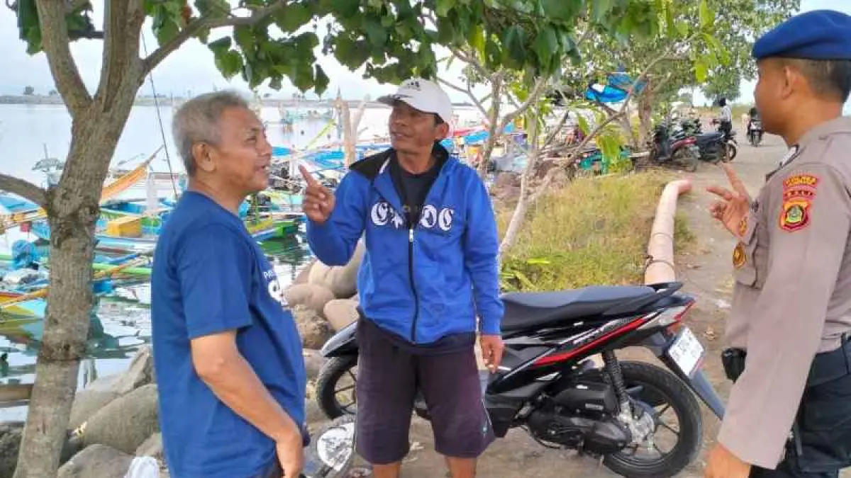 INGATKAN NELAYAN: Polairud Polres Jembrana saat mengintensifkan patroli pesisir. (Foto Polres Jembrana)