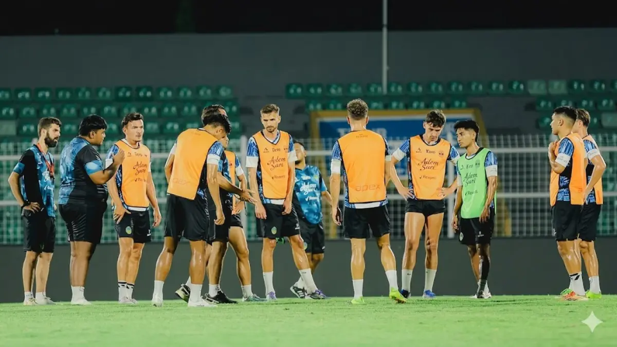BADAI CEDERA - Pemain PSIM Yogyakarta berlatih menjelang bertemu Bhayangkara FC di pekan ke-28 BRI Super League. 