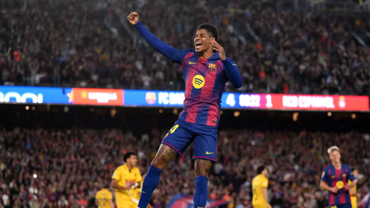 Marcus Rashford merayakan gol untuk Barcelona. MU dikabarkan menolak tawaran Barca untuk menukar Ferran Torres dengan Rashford. 