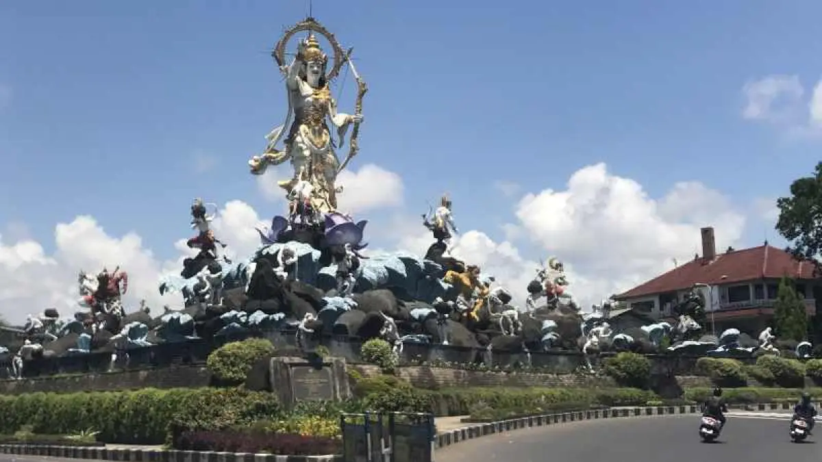 ilustrasi cuaca cerah berawan di kawasan patung Titibanda, Denpasar, beberapa waktu lalu. (miftahuddin/radar bali)