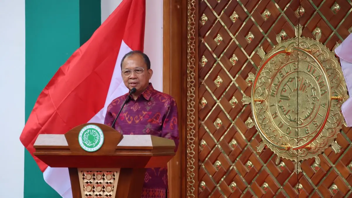 LEGACY: Gubernur Bali Wayan Koster saat menyampaikan sambutan di podium kehormatan MUI Bali, 18 April 2026. (Tim INFOKOM MUI Bali)
