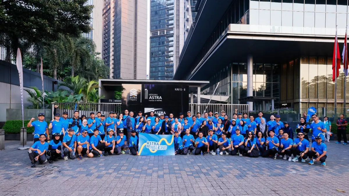 PERESMIAN: Direktur Astra, Gita Tiffany Boer sekaligus Penasihat Astra Go Walking beserta Insan Astra di Menara Astra, Jakarta, pada Minggu (19/4/2026).