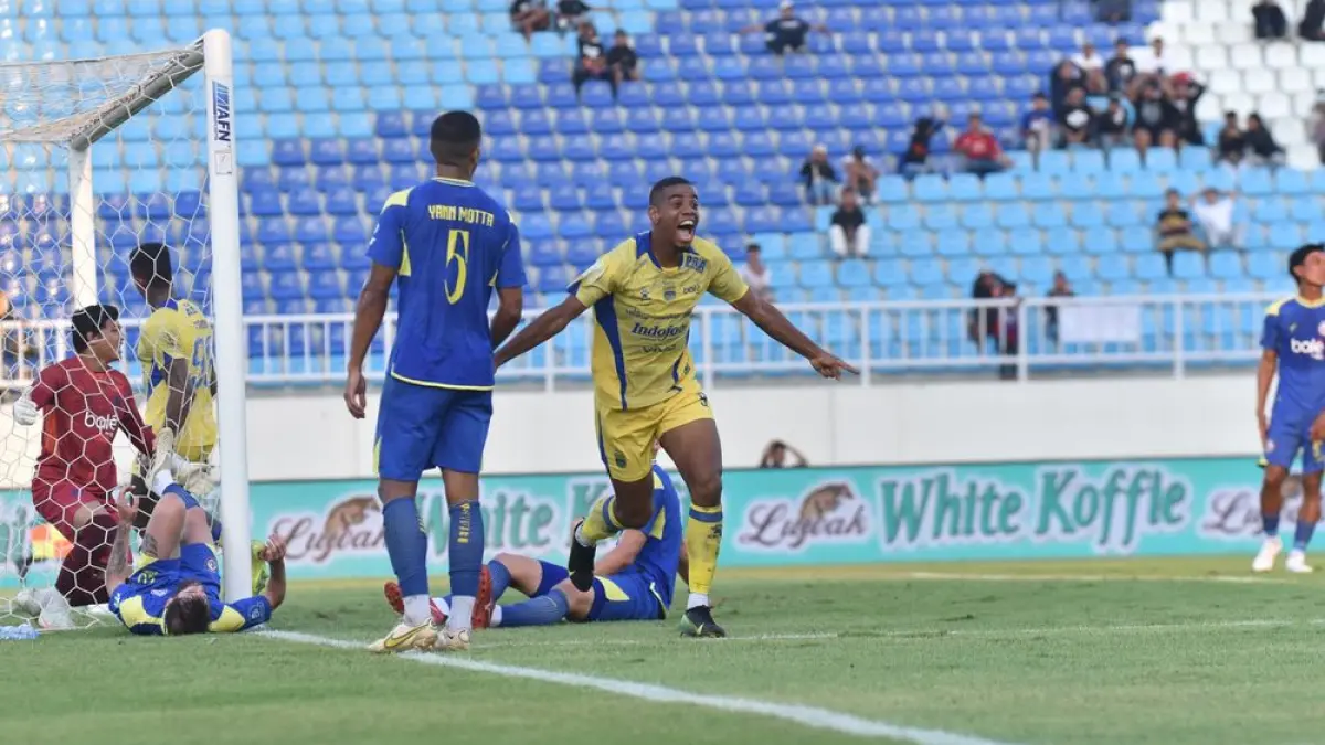 Striker Persib Uilliam Barros diandalkan untuk membobol gawang Dewa United.  