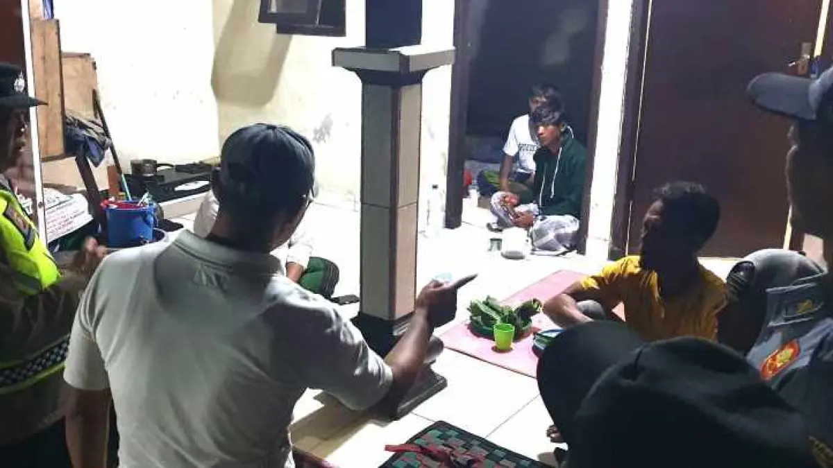 RAZIA KELILING: Sidak penduduk pendatang (Duktang) oleh tim gabungan di lima Banjar Dinas yang ada di Desa Bajera, Kecamatan Selemadeg Tabanan.&nbsp;(juliadi)