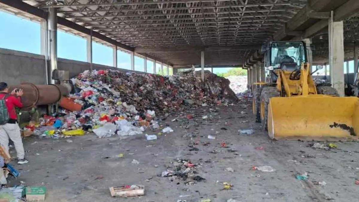 SIAP HAJAR SAMPAH RESIDU : Tempat Olah Sampah Setempat (TOSS) Center, Desa Kusamba, Kecamatan Dawan. (dewa ayu pitri arisanti/radar bali)