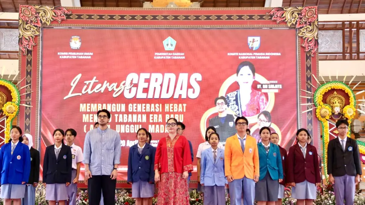 Suasana proses pengukuhan Ny. Rai Wahyuni Sanjaya menjadi bunda literasi Kabupaten Tabanan periode 2026-2029. (Prokompim Tabanan for Radar Bali)
