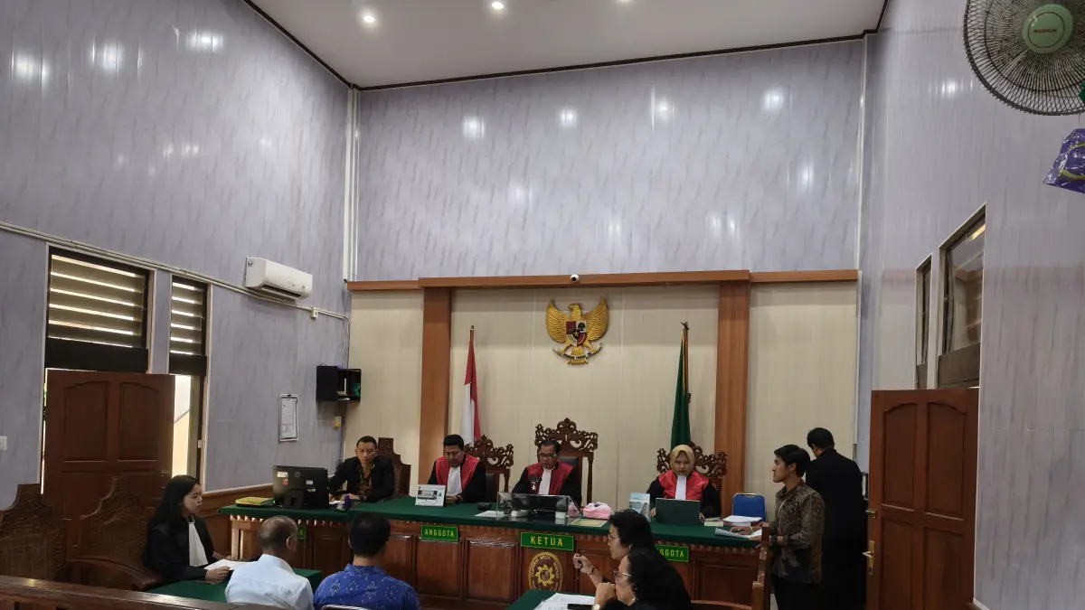 BIKIN DRAMA: Terdakwa Baath Jarnail Singh saat menjalani sidang perdana di PN Denpasar, Kamis (23/4). 