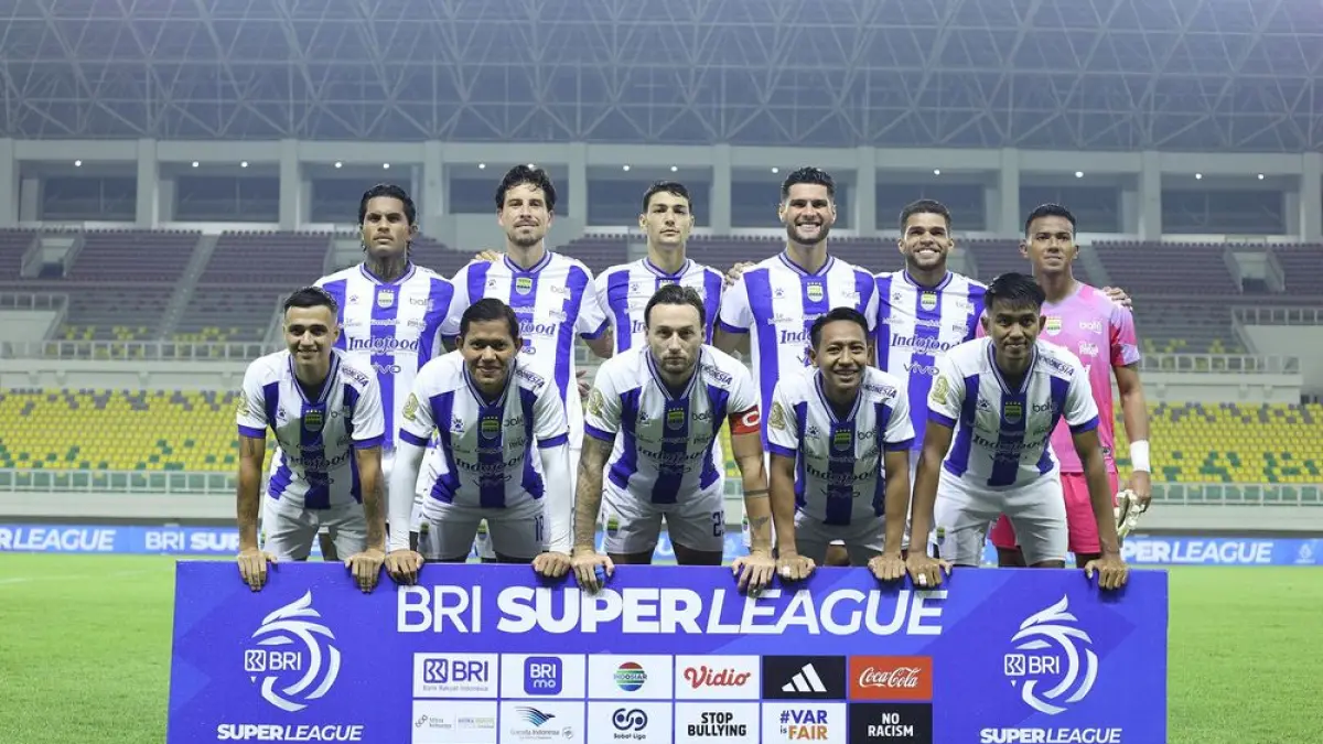 FULL SKUAD - Persib bersiap menjamu Arema FC di Stadion GBL:A. Maung saat ini berupaya menjaga jarak dari Borneo FC yang menempel dengan selisih 2 poin. 