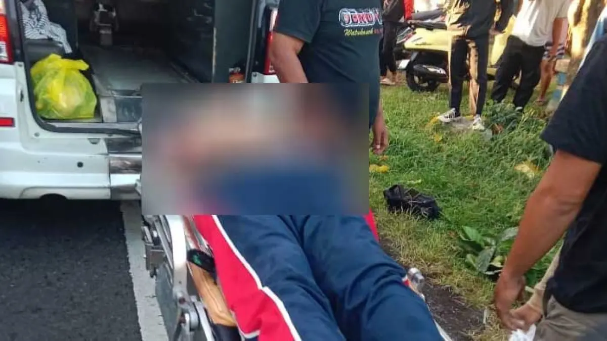 MENGENASKAN: Pelajar yang menjadi Korban kecelakaan yang tewas di lokasi kejadian. (foto: Polsek Melaya)