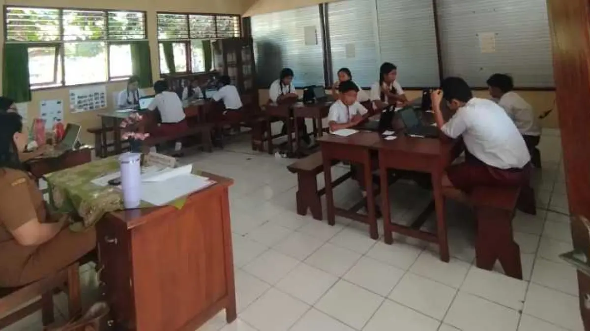 TUNTASKAN TES KEMAMPUAN AKADEMIK : Siswa Tengah mengikuti kegiatan Tes Kemampuan Akademis &nbsp;di Karangasem. (foto:ist)