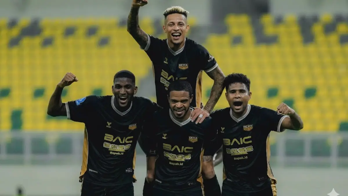 Noah Sadaoui dan kawan-kawan merayakan gol ke gawang PSIM. Dewa United hari ini menantang Madura United yang memiliki rekor sulit dikalahkan. 