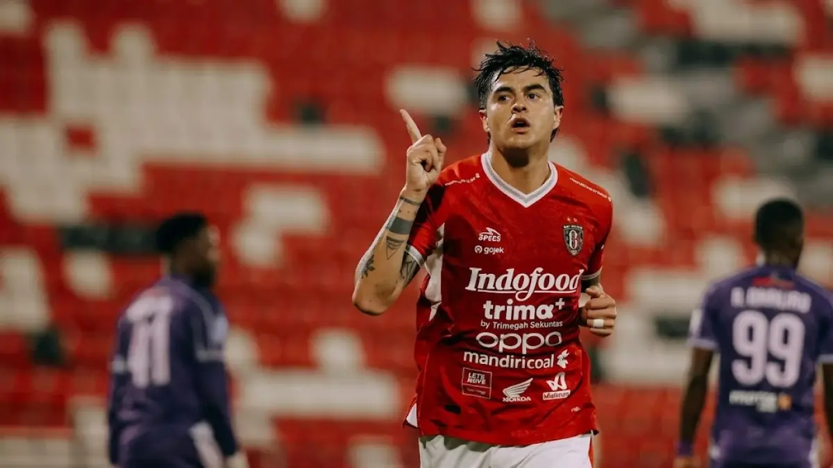 Gelandang serang Bali United Diego Campos merayakan gol. Pemain asal Kosta Rika ini sempat cedera saat melawan Persita Tangerang pekan lalu.  
