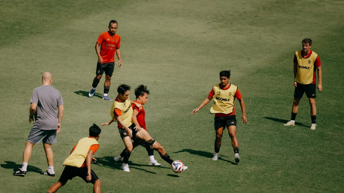 Joao Ferrari dkk melakukan latihan akhir jelang menjamu PSM Makassar di Stadion Kapten I Wayan Dipta sore ini.