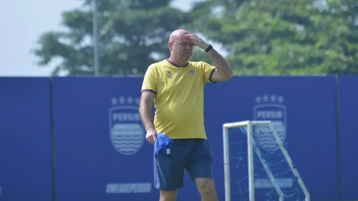 Prediksi Bhayangkara FC vs Persib di Super League 2026. Pelatih Persib Bojan Hodak fokus evaluasi penyelesaian akhir demi pertahankan puncak klasemen. Cek kondisi Eliano Reijnders dan head to head kedua tim di sini.
