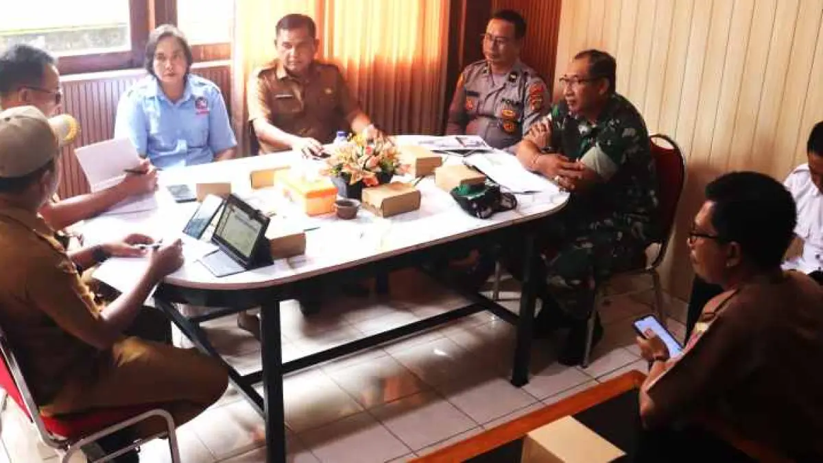 BAHAS MAY DAY : Rapat koordinasi rencana monitoring industri dalam rangka&nbsp;May Day. (foto: pemkab buleleng).