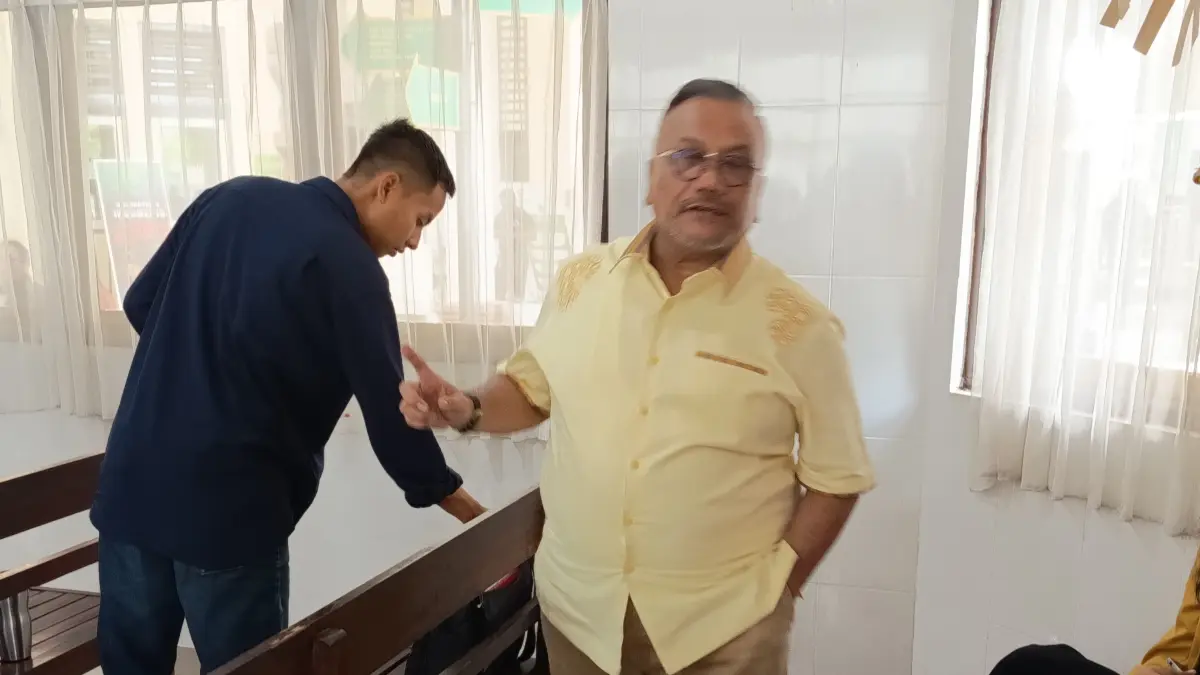 TAK DAPAT PENGURANGAN: Togar Situmorang saat menjalani sidang di PN Denpasar belum lama ini.