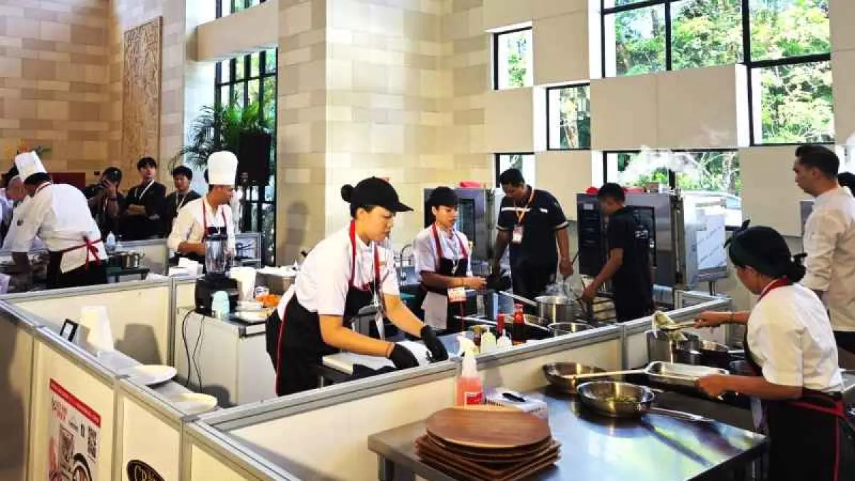 AJANG UNJUK KEBOLEHAN : Kompetisi memasak di ajang FHTB 2026. (marsellus pampur)