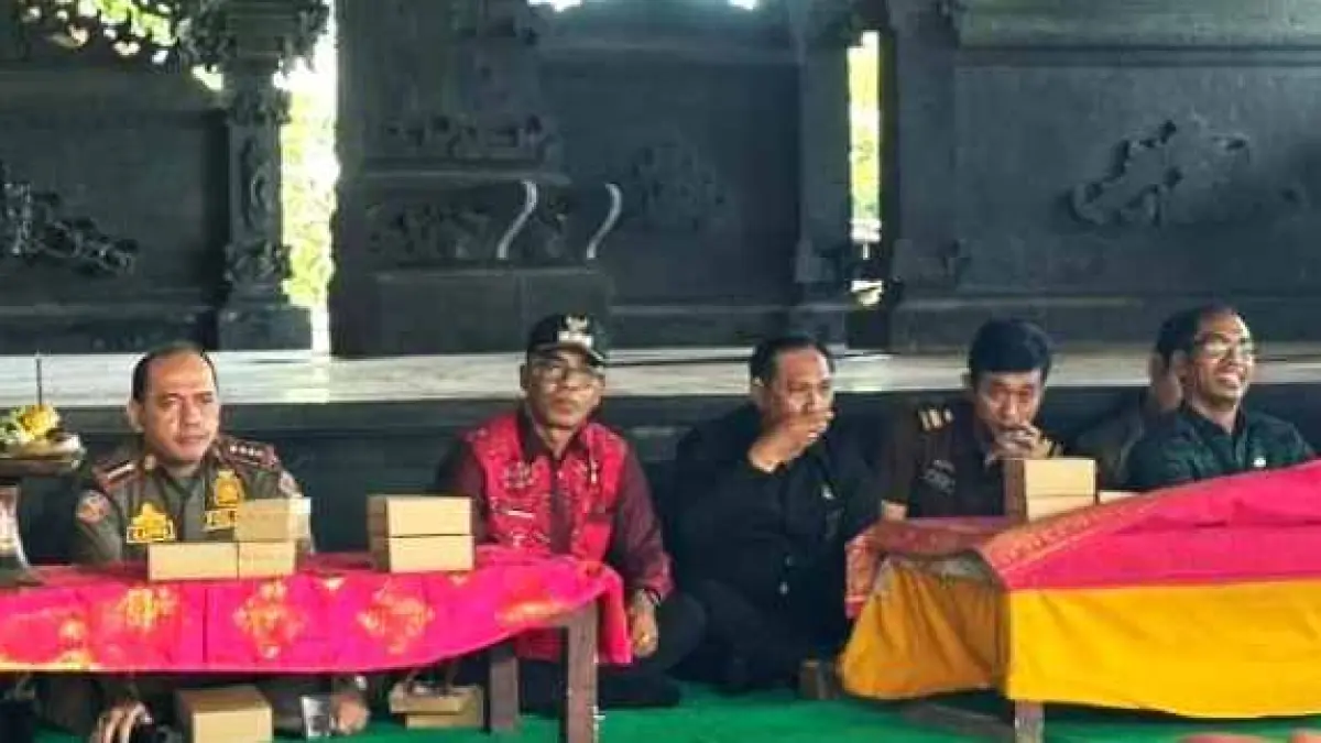 GELAR SOSIALISASI : Sosialisasi Pemanfaatan Ruang pada Wilayah Sempadan Pantai di Kelurahan Kampung Baru. (Foto: Satpol PP Buleleng untuk Radar Bali)