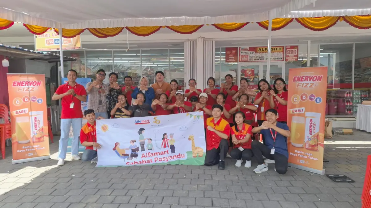 Program Alfamart Sahabat Posyandu di halaman gerai Alfamart Tunjung Tutur di Denpasar pada Minggu, 26 April 2026.