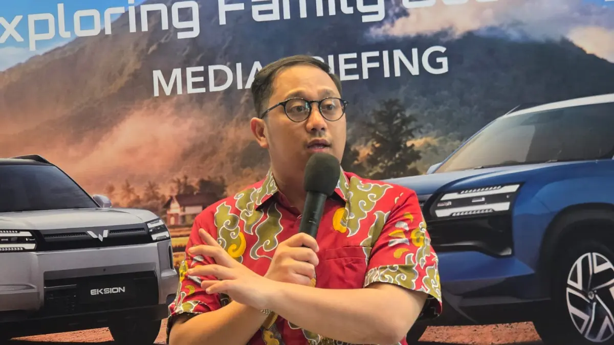 OPTIMISTIS: Rheza Adidarma, Regional Sales Manager Wuling Motors . (Foto Marsellus Pampur)
