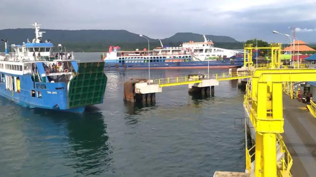 MASIH NORMAL : Suasana Pelabuhan Gilimanuk. (M.Basir)
