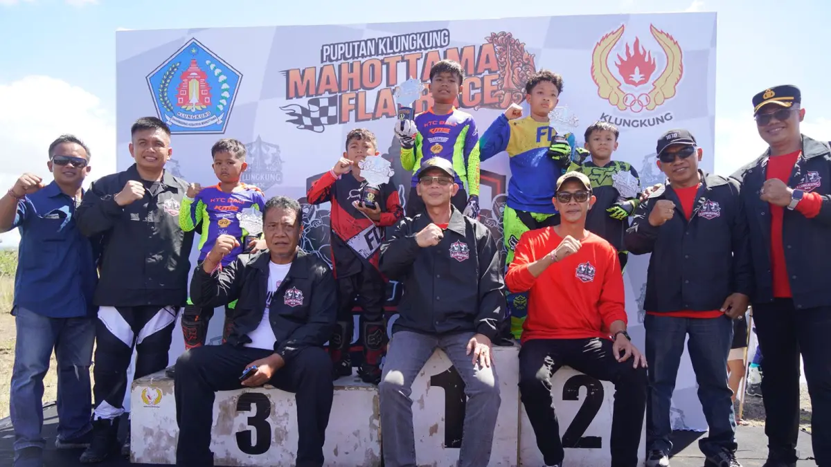 Bupati Klungkung I Made Satria  dan Wabup Cok Surya menghadiri Mahottama Flat Race 2026 di Area Pusat Kebudayaan Bali (PKB), Desa Gunaksa, Kecamatan Dawan, Sabtu (2/5).&nbsp;