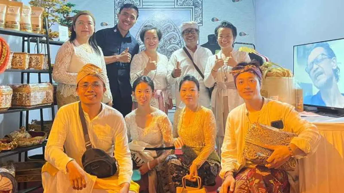 PRODUK BERKUALITAS DARI WARGA BINAAN: Stan pameran Rutan Klungkung di Semarapura Festival VIII. (Foto: Humas Rutan Klungkung)