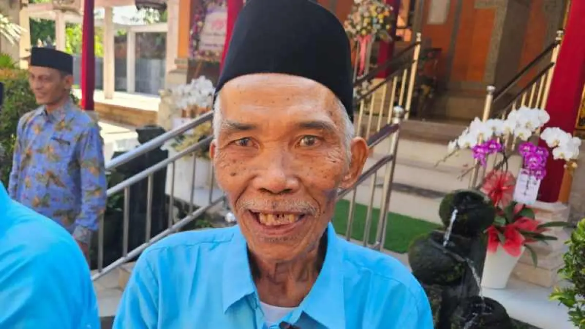 GIGIH BERJUANG WUJUDKAN IMPIAN  : Ahmad Nung, calon jamaah haji saat ditemui. ( Foto : zulfika Rahman)