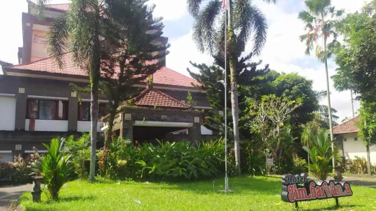 TAK MAMPU BAYAR : Hotel Jimbarwana yang diambilalih Pemkab Jembrana. (M.Basir/Radar Bali)