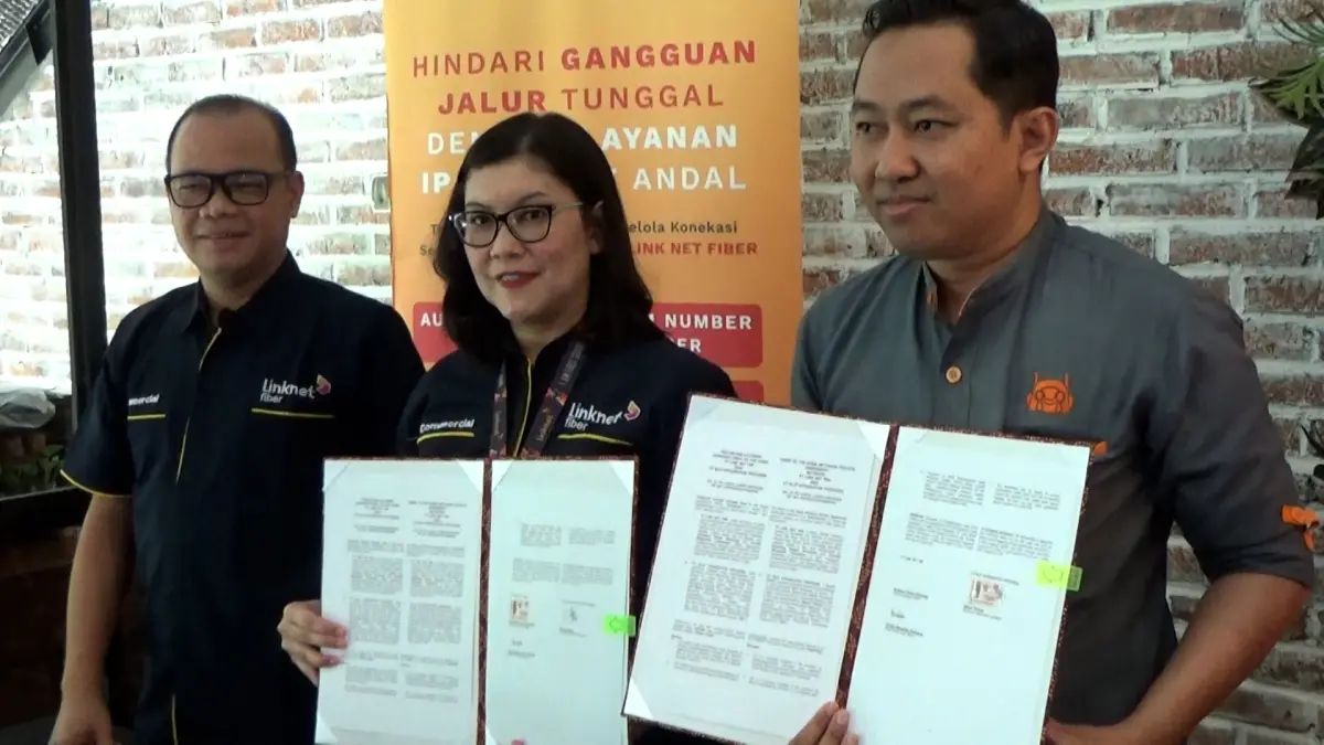 KOLABORASI: Manuh Artana Manager Business Integration ( PT. BLiP Integrator Provider) (kanan) dan
Pricillia Margareth Tombokan selaku Chief Commercial Officer Linknet.