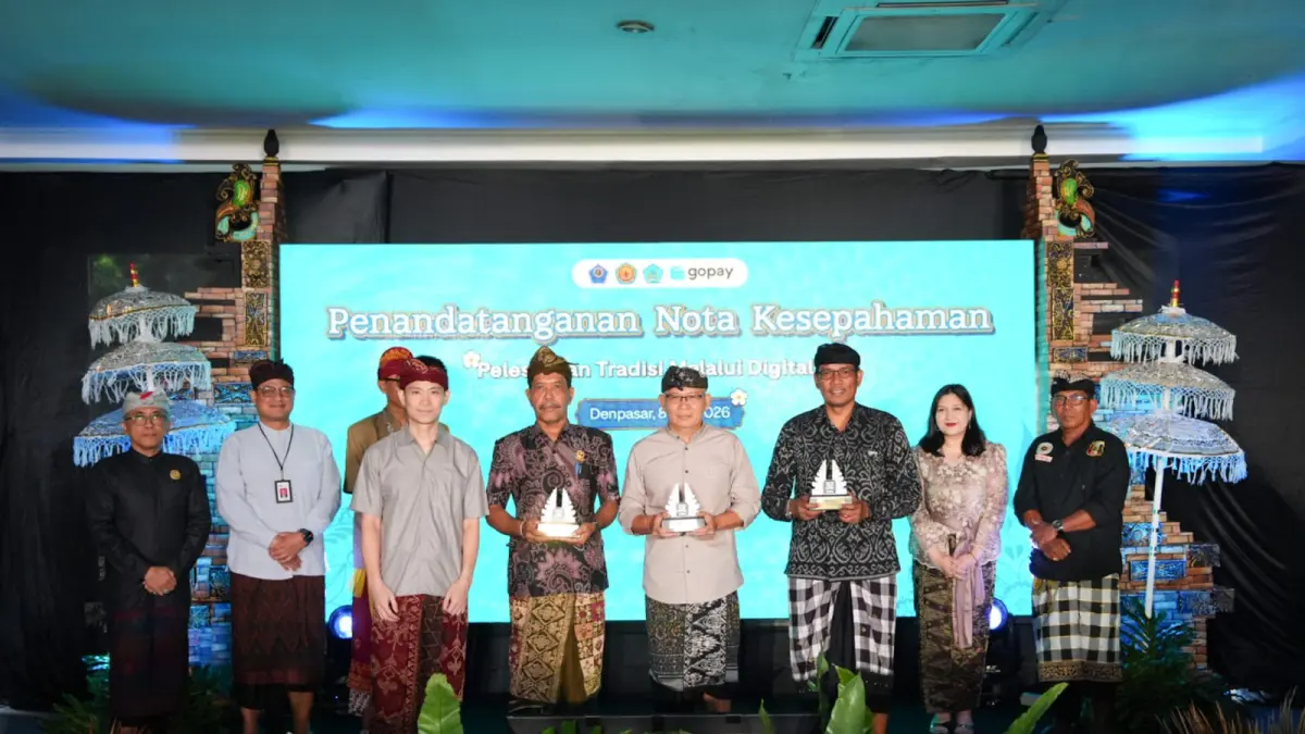 PENANDATANGANAN MOU: Head of GoPay Merchants Haryanto Tanjo bersama Bandesa Adat Kesiman, Tumbak Bayuh dan Sanur (8/5/2026).