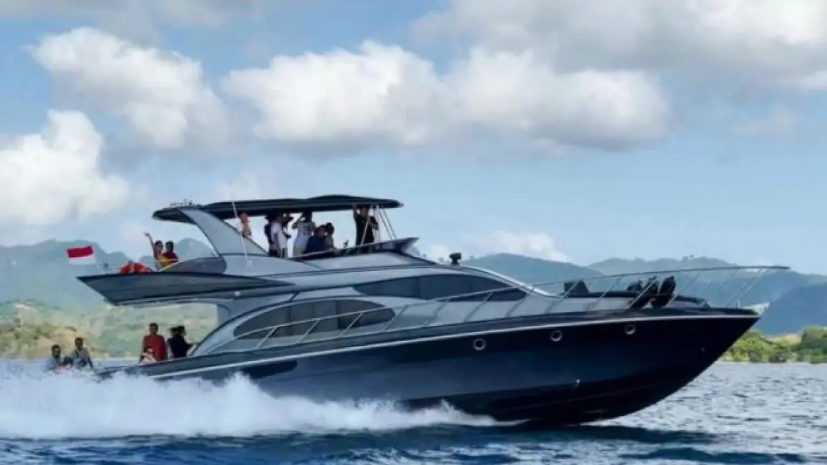 private yacht charter di Bali menjadi pilihan populer bagi wisatawan yang mencari cara yang lebih eksklusif dan fleksibel untuk menjelajahi destinasi seperti Nusa Penida dan Nusa Lembongan.