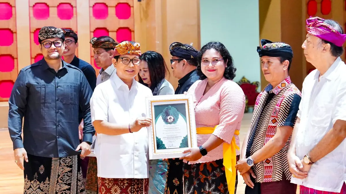 Bupati Wayan Adi Arnawa dan Wabup Bagus Alit Sucipta saat hadiri acara Koordinasi dan Evaluasi Percepatan PSBS di Sektor Pariwisata yang berlangsung di Balai Budaya Giri Nata Mandala, Puspem Badung, Kamis (7/5).