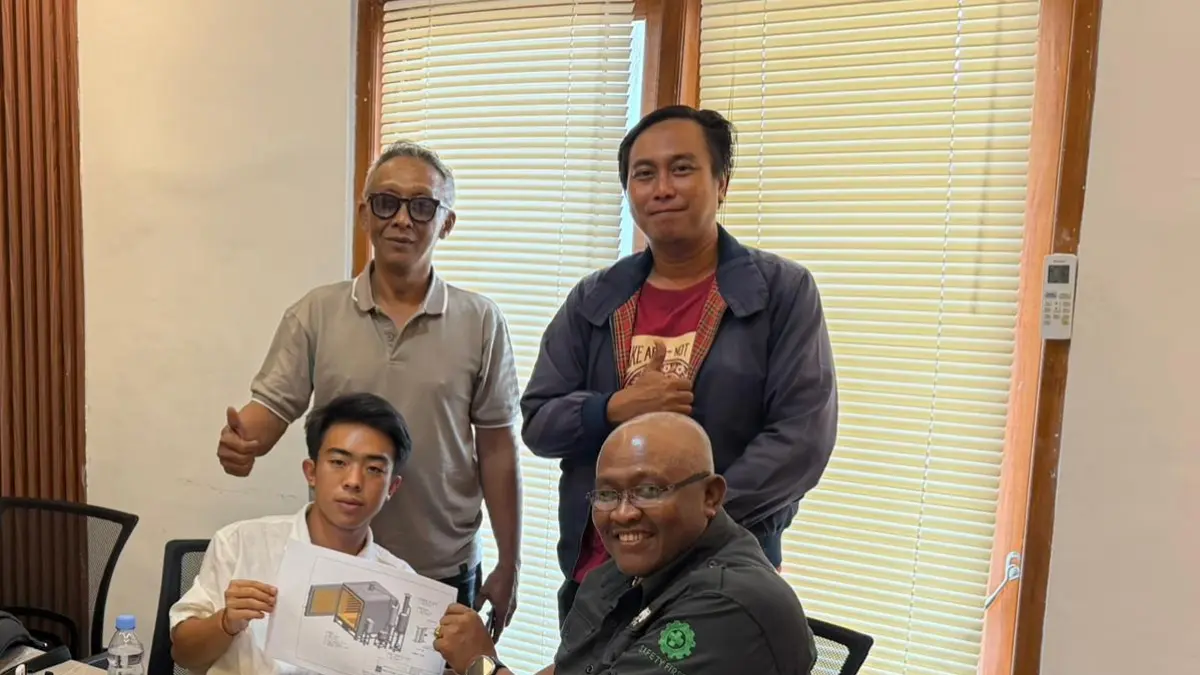 Direktur PT Aksara Cristy Legal, Made Hiroki, secara resmi memfisikkan proyek SOLUSI AKSARA PIROLISIS.