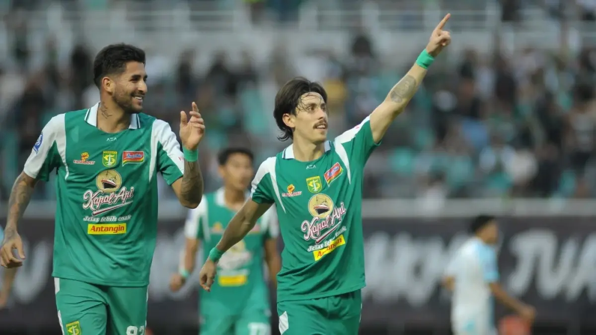 Francisco Rivera (kanan) optimistis mampu mengatasi perlawanan Dejan Tumbas dkk di Stadion Manahan Solo malam ini (9/5).