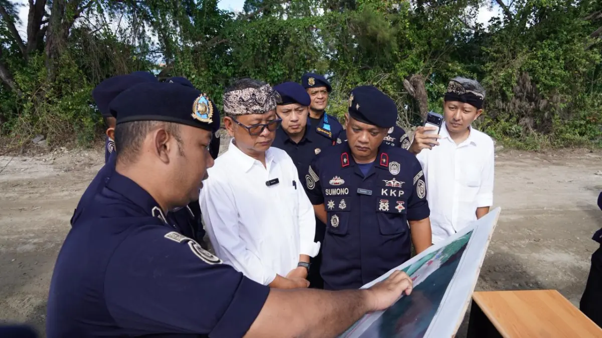PEMANFAATAN RUANG: Kementerian Kelautan dan Perikanan dari Direktorat Jenderal PSDKP KKP saat melakukan pengawasan di Kura-Kura Bali Kamis (7/5/2026). (ist/radarbali.id)