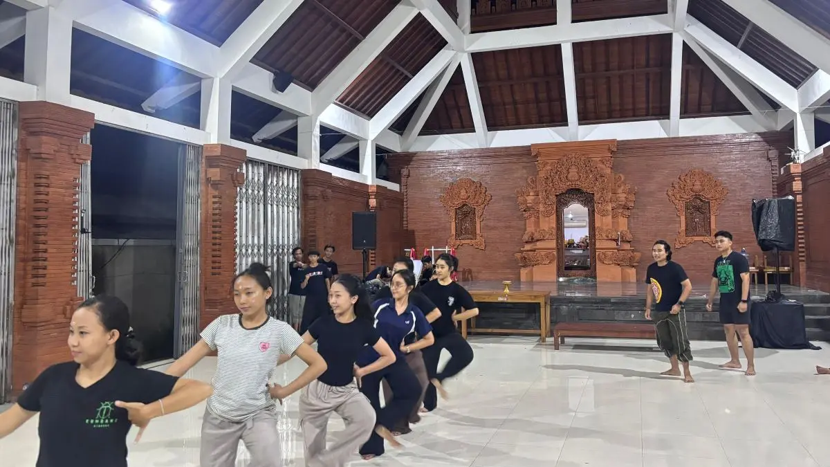 BATURENGGONG: Komunitas Seni Baturenggong, Badung melaksanakan Latihan penampilan untuk di panggung PKB 8 Juli mendatang. (istimewa/radarbali.id)